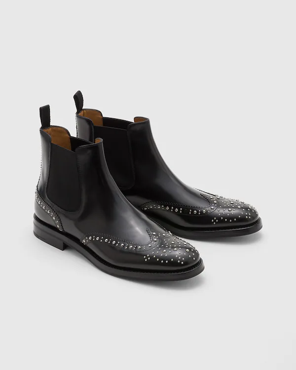 Botas Chelsea Ketsby Met com Acabamento Polido e Cravos